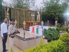 
      
      Wreath-laying ceremony held in Narayanpur for four security perso
      
      