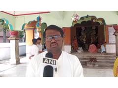 
      
      BJP candidate Sital Kapat seeks blessings at Vishalakshi Temple
      
      