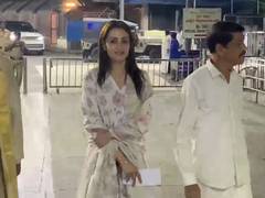 
      
      Trisha Krishnan seeks blessings at Tirumala Venkateswara Temple 
      
      