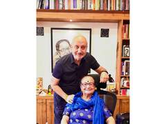 
      
      Anupam Kher recounts sweet office moment with mother Dulari
      
      