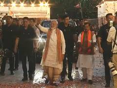 
    PM Modi dons Bengali attire after BJP’s win in Assembly polls
    