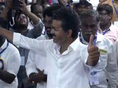 
      
      Tamil Nadu: Vijay sweeps Perambur; leads in Trichy East also
      
      
