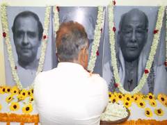 
      
      Samik Bhattacharya pays tribute to Syama Prasad Mookerjee
      
      
