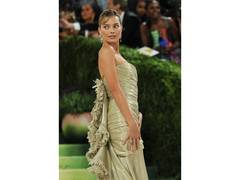 
      
      Margot Robbie returns to Met Gala in Chanel gown
      
      