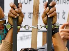 
      
      Delhi: Six members of notorious 'Kachha Baniyan' gang arrested
      
      