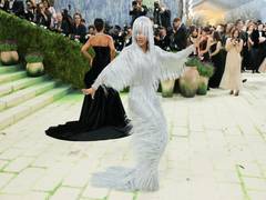 
      
      Teyana Taylor forgets phone at Met Gala, misses texting daughters
      
      