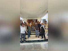 
      
      Sunny Deol celebrates Goa schedule wrap
      
      