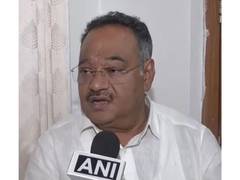 
      
      Samik Bhattacharya criticises Mamata's refusal to resign as CM
      
      