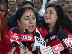 
      
      Delhi CM Rekha Gupta offers prayers at Tirupati Balaji Temple
      
      