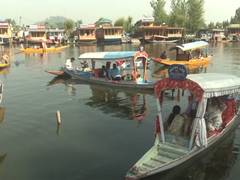 
      
      Dal Lake’s serenity and cool climate draw visitors in large numbe
      
      