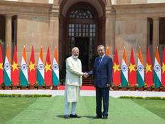 
      
      Vietnam, India sign 13 MoUs
      
      