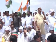 
      
      MP Congress holds ‘Chakka Jam Andolan’ over farmers’ issues
      
      