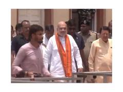 
      
      Amit Shah offers prayers at Dakshineswar Kali Temple
      
      