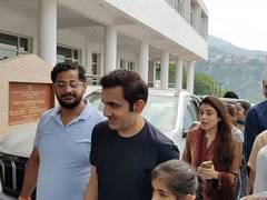 
      
      Gambhir arrives in Katra with family to offer prayers
      
      