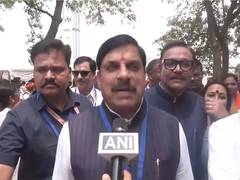 
      
      MP CM congratulates Suvendu Adhikari on swearing-in as WB new CM
      
      