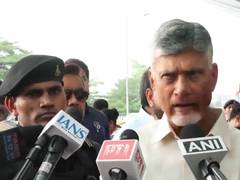 
      
      Andhra CM hails W Bengal's new 
