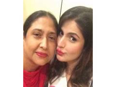 
    Zareen Khan remembers late mother on her birth anniversary
    