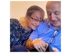 
    Anupam Kher shares mother’s day tribute for mother Dulari
    