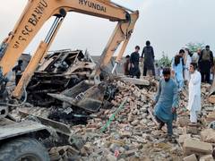 
      
      Pakistan: 15 policemen killed, 3 injured in suicide attack
      
      