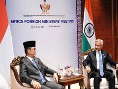 
      
      EAM meets Indonesian counterpart
      
      