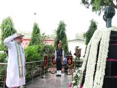
      
      Amit Shah lays wreath at Veer Shaheed Smarak during NDRF ceremony
      
      