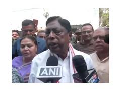 
      
      Alamgir Alam walks out of Birsa Munda Central Jail
      
      
