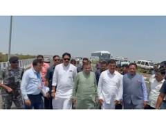 
      
      Nitin Gadkari inspects Sant Tukaram and Sant Dnyaneshwar Palkhi M
      
      