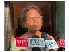 
      
      Mother of RG Kar victim demands Mamata's arrest
      
      