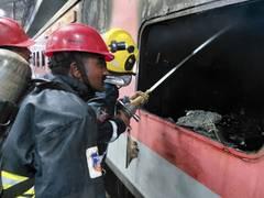
      
      Hyderabad: Fire breaks out in Jaipur Express at Nampally railway
      
      