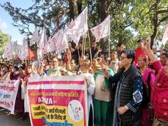 
      
      AIDWA protests proposed shifting of Kamla Nehru Hospital services
      
      