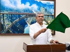 
      
      Ashwini Vaishnaw flags off Bengaluru-Mumbai Express train
      
      