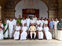 
      
      21-member UDF Govt sworn in Keralam with Satheesan as CM
      
      