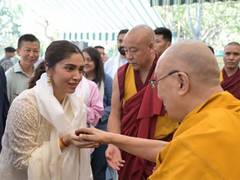 
      
      Bhumi Pednekar meets Dalai Lama, pens heartfelt note
      
      