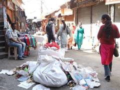 
      
      Over 900 SEHB sanitation workers continue strike in Shimla
      
      