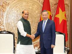 
      
      Rajnath Singh calls on Vietnamese President To Lam
      
      