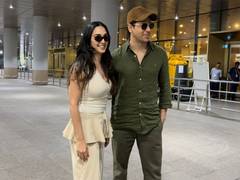 
      
      Airport spotting! Sidharth Malhotra, Kiara Advani pose for paps 
      
      