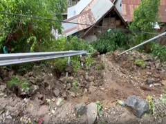 
      
      Heavy rainfall cause extensive damage to Srinagar-Bandipora road
      
      