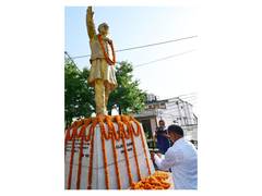 
      
      Himachal CM pays tributes to Rajiv Gandhi on his death anniversar
      
      