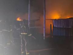 
      
      UP: Massive fire guts several shops in Hardoi vegetable market
      
      