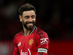 
      
      Man Utd's Fernandes crowned Premier League Player of the Season
      
      
