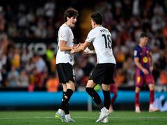 
      
      Barcelona lose to Valencia 3-1; Madrid beat Athletic Club 4-2
      
      