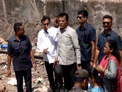 
      
      BJP leader Kirit Somaiya visits Bandra's Garib Nagar
      
      