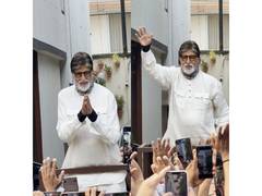 
      
      Amitabh Bachchan greets fans outside Jalsa during Sunday darshan
      
      