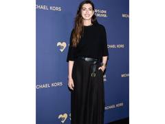 
      
      Anne Hathaway responds to facelift buzz
      
      