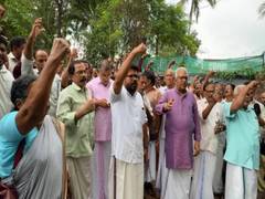 
      
      CPI(M) workers protest in Kannur following ED raid on Pinarayi Vi
      
      