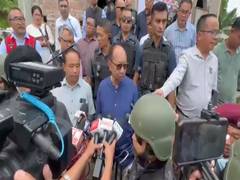 
      
      Manipur CM visits Makhan relief camp; assures swift justice
      
      