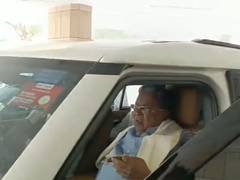 
      
      Siddaramaiah, DK Shivakumar arrive to meet Rahul Gandhi in Delhi
      
      