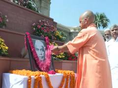 
      
      CM Yogi Adityanath pays floral tribute to Charan Singh
      
      