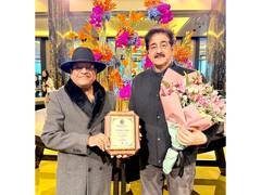
      
      Dr. Sandeep Marwah Honoured with Prestigious GLOBAL PEACE Award
      
      