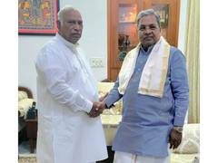 
      
      Kharge praises Siddaramaiah's leadership
      
      